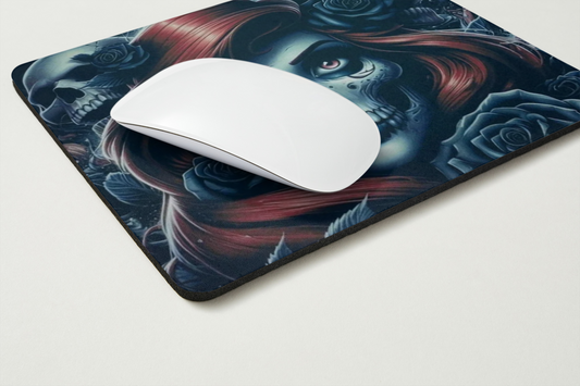 Tapis de souris - Visage de femme en crâne avec cheveux rougeâtre