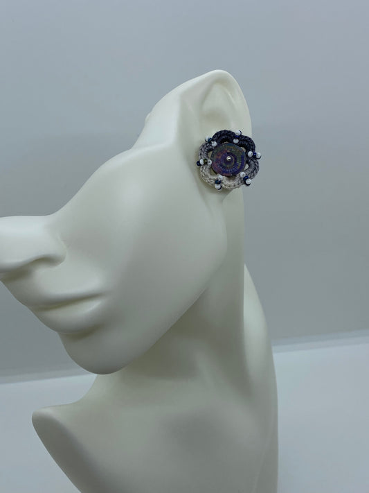 Boucles d'oreilles boutons en marqueterie de paille Colombienne et crochet Gris bleuté avec clou en Argent