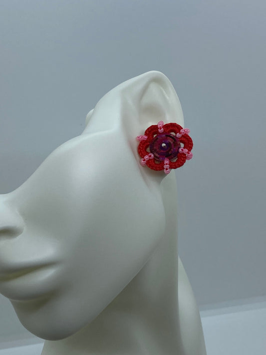 Boucles d'oreilles boutons en marqueterie de paille Colombienne et crochet Rouge avec clou en Argent