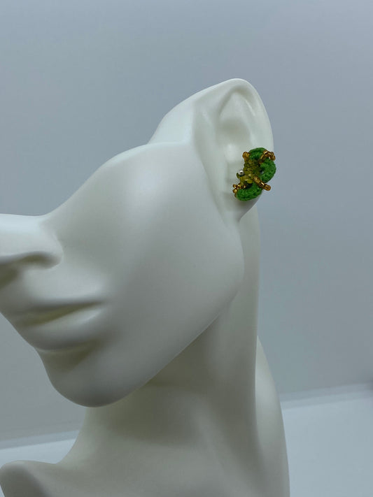 Boucles d'oreilles boutons en marqueterie de paille Colombienne et crochet Verte avec clou en Argent